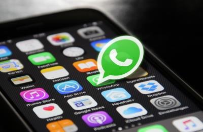 WhatsApp rolls out new shortcuts for group admins on iOS