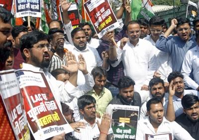 Youth Cong stages protest against Chinese FM visit