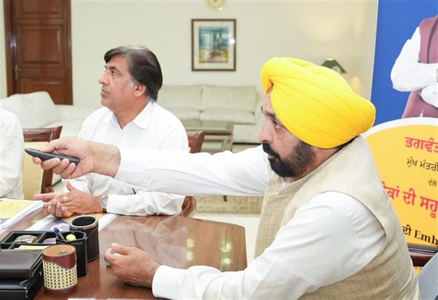 Punjab CM launches online portal to facilitate NRIs for getting theor documents embossed at a single click