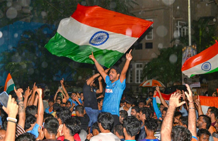  India erupts in celebrations as Men in Blue clinch Asia Cup 2025