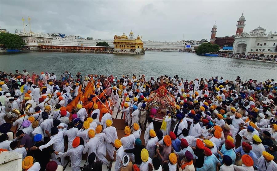 Akal Takht Jathedar and SGPC President congratulates the Sangat on the occasion of the first Prakash Purb of Guru Granth Sahib